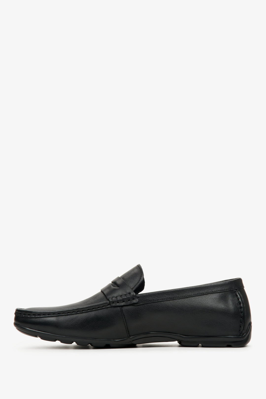 Men's black leather loafers for spring and autumn - shoe profile presentation.
