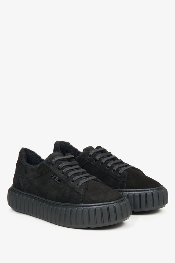 Women's low-top winter sneakers in black.