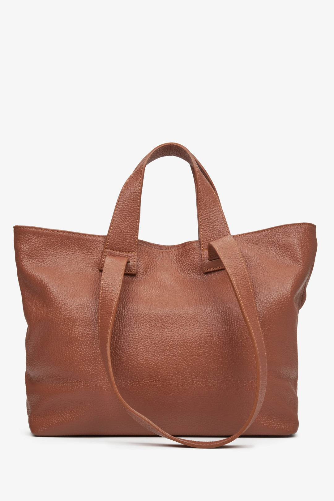 Women's stylish brown handbag for fall by Estro.