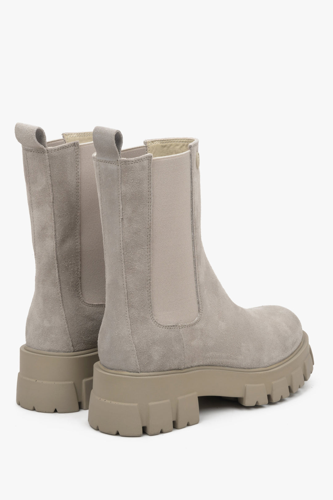 Stylish, grey Estro women's ankle boots made from natural velour - close-up of the side seam and heel counter.