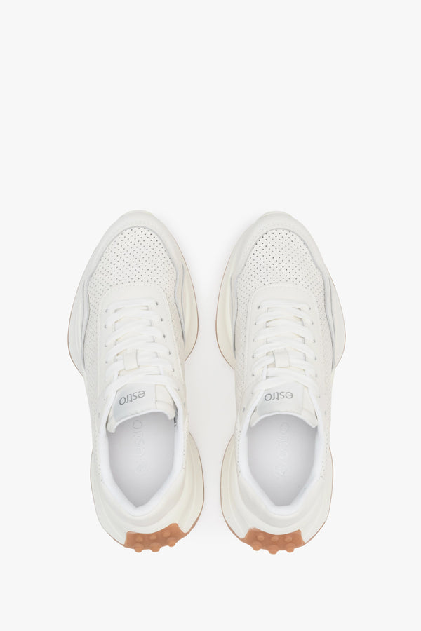 Women's white Estro sneakers with genuine leather and perforation for fall - top view presentation of the footwear.