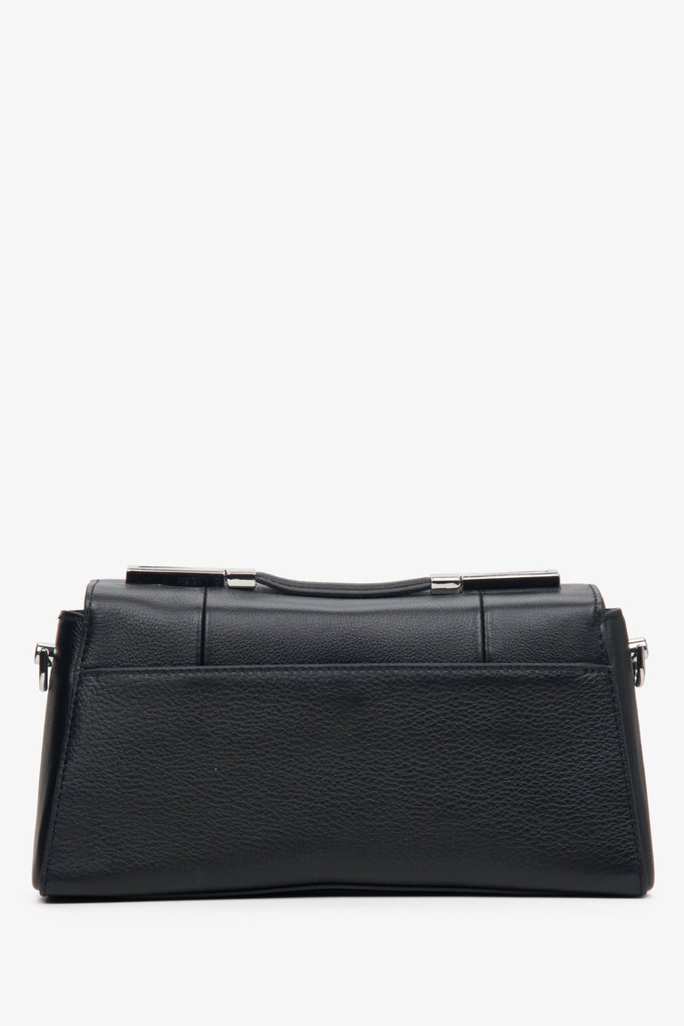 Women's black shoulder bag made of genuine leather by Estro.