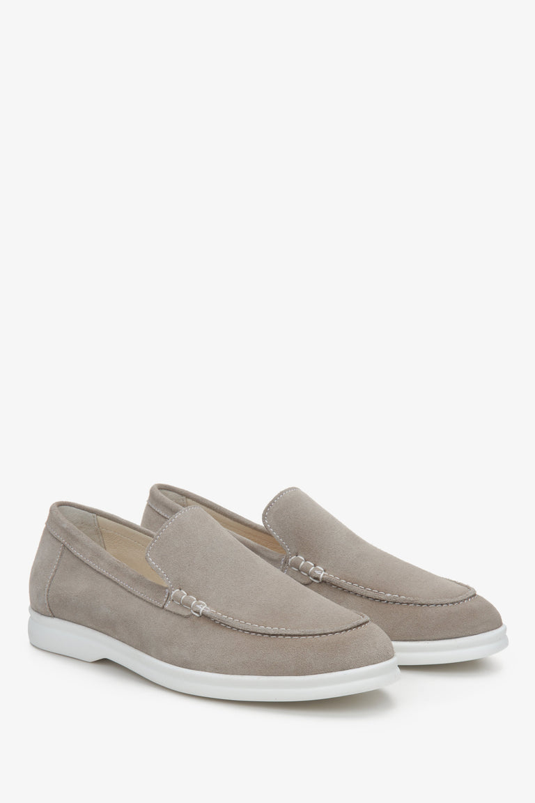 Women's suede loafers in dark grey by Estro - presentation of the sideline and white sole.