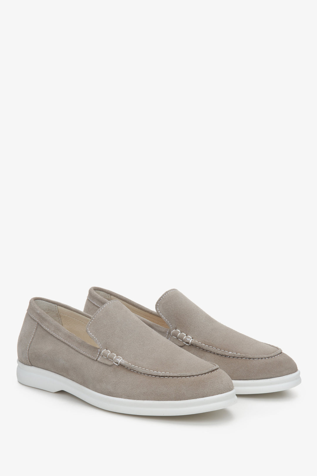 Women's suede loafers in dark grey by Estro - presentation of the sideline and white sole.