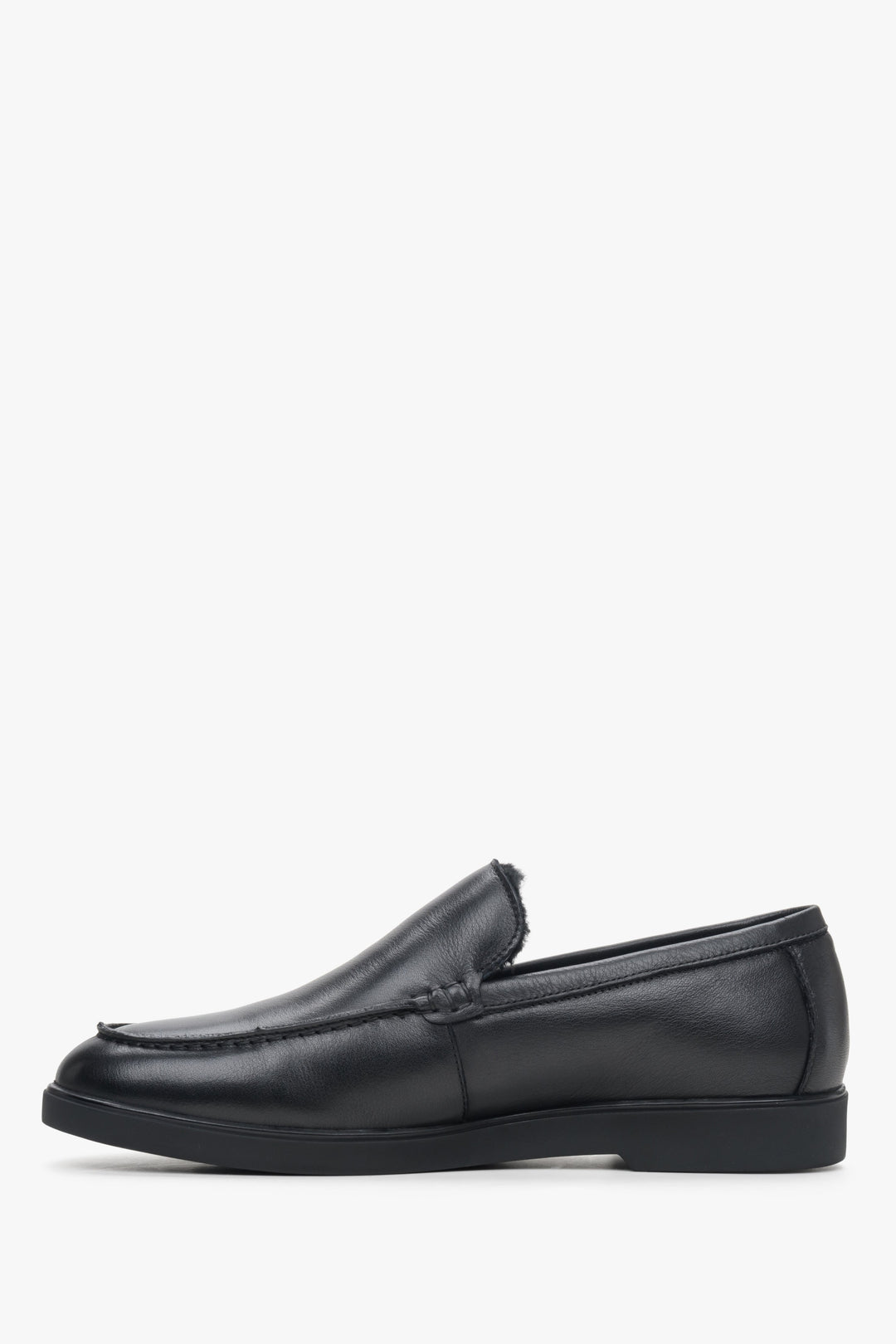 Leather men's black moccasins by Estro - shoe profile.