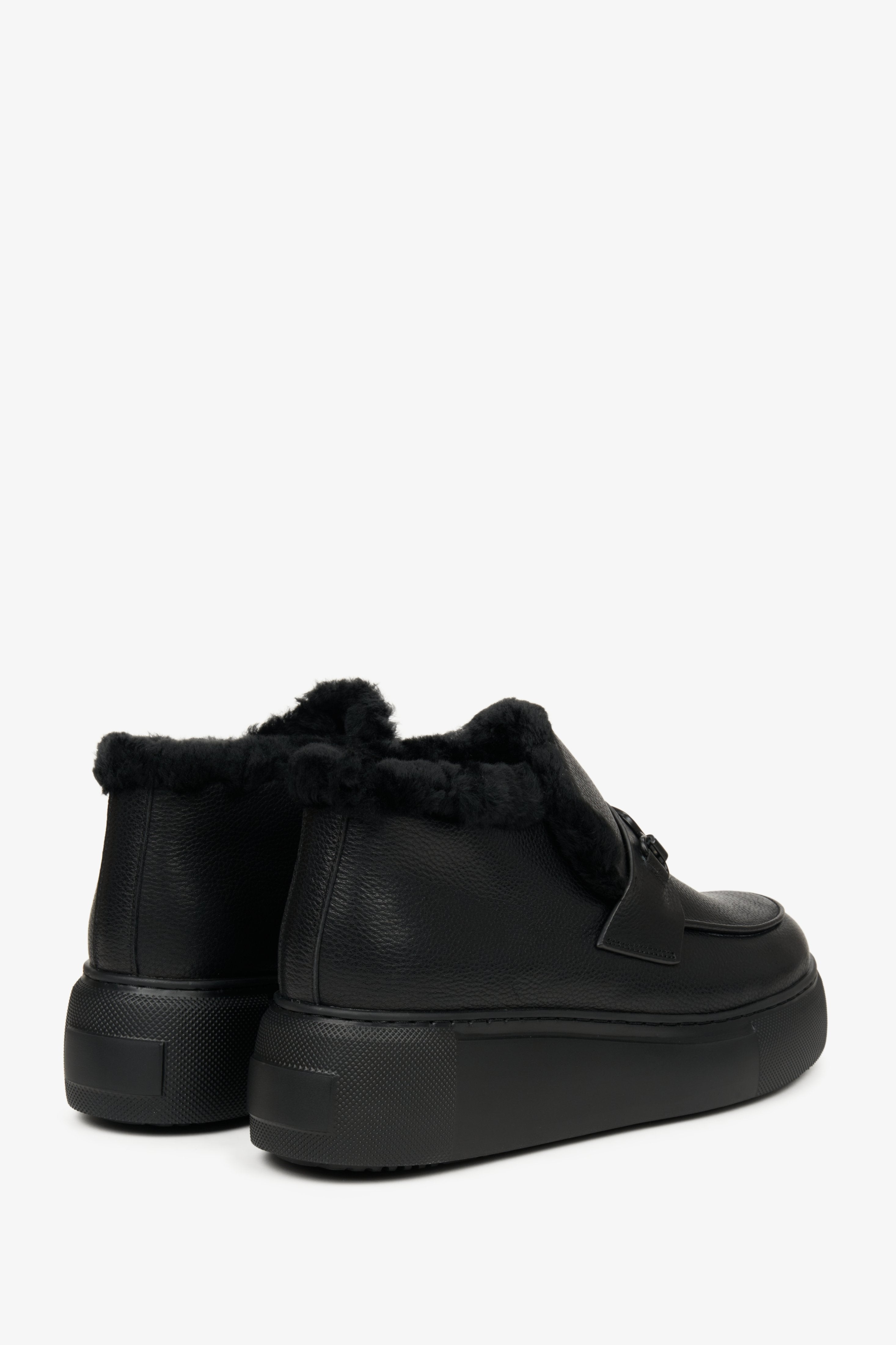 Winter women's boots in black with fur lining - close-up on the back of Estro brand shoes.