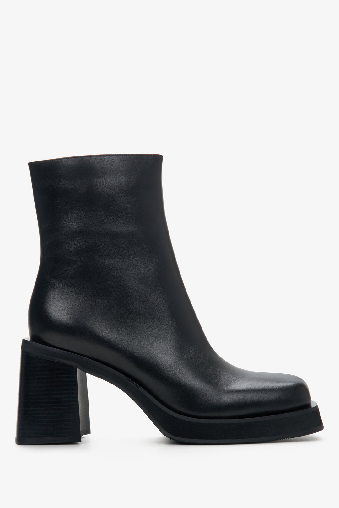 Women's Black Leather Boots on a Stable Platform and Heel Estro ER00114235.