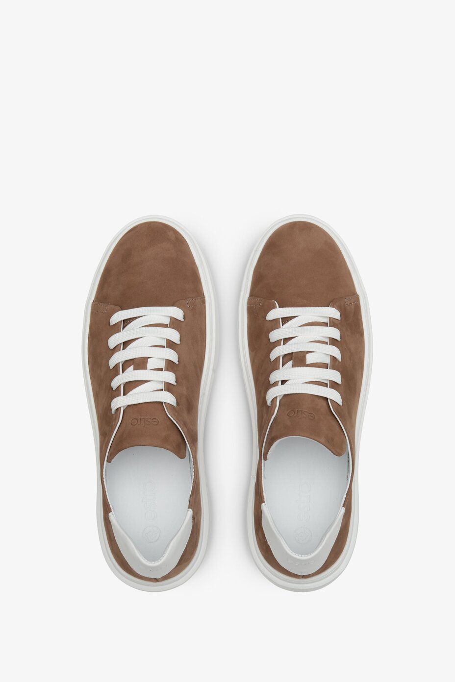 Spring men's sneakers by Estro made of nubuck with laces - presentation of the footwear from above.