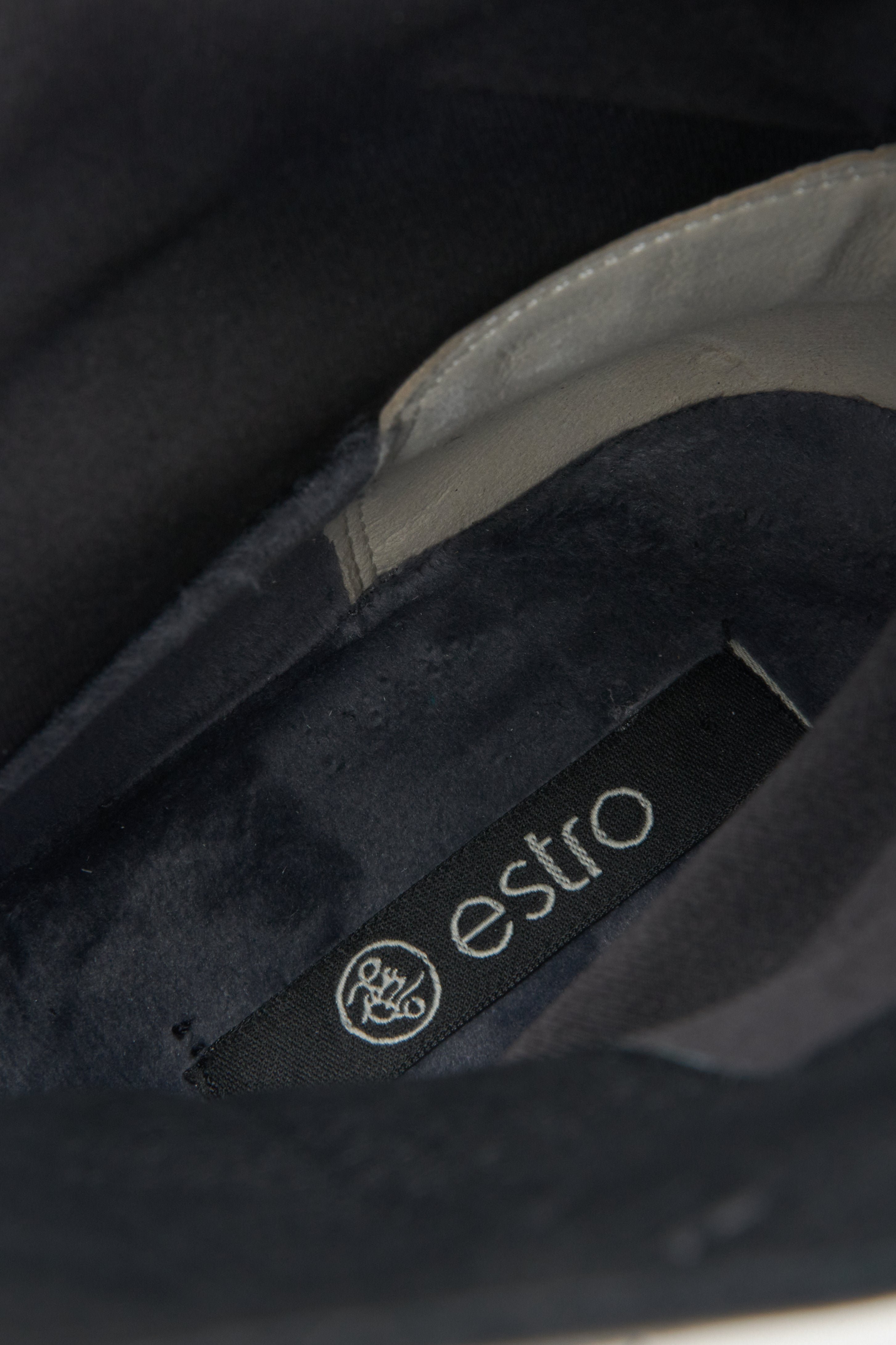 Estro women's black leather autumn ankle boots - close-up on the interior of the model.