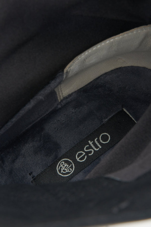 Estro women's black leather autumn ankle boots - close-up on the interior of the model.