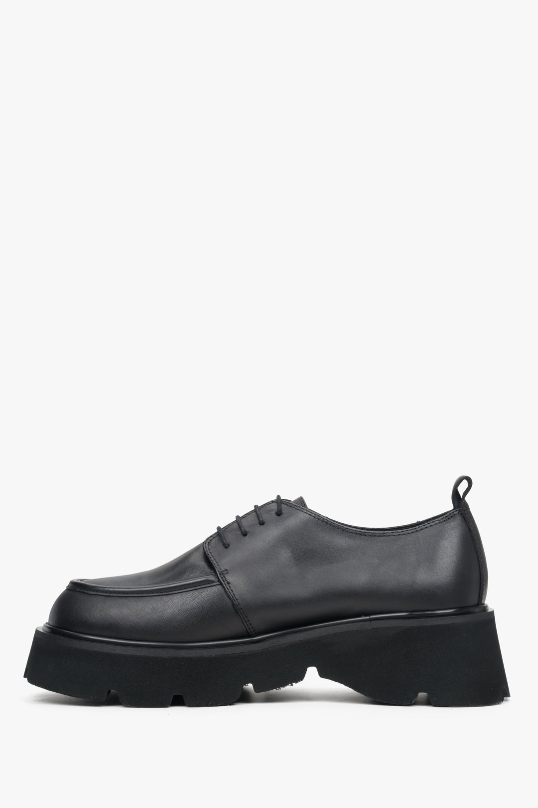 Women's black leather lace-up shoes by Estro - shoe profile.