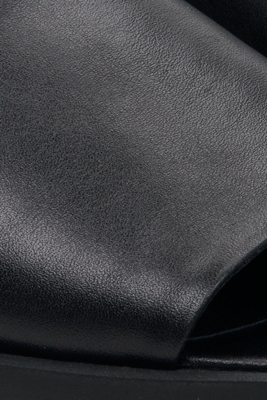 Women's Black Flat Mules made of Italian Leather Estro ER00109615