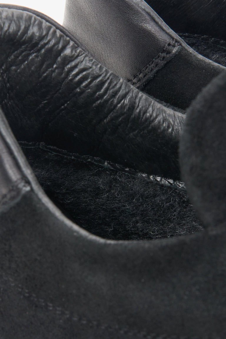 Insulated men's black sneakers made of leather and velour by Estro - close-up of the details.