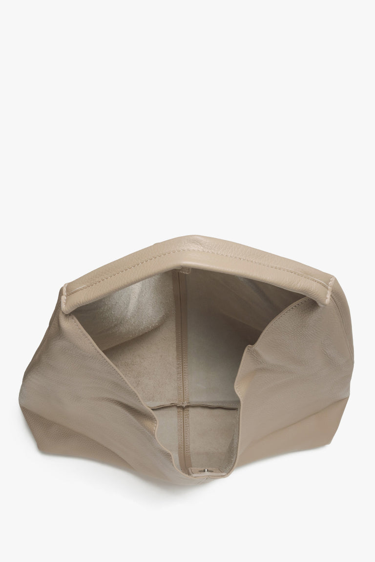 Women's sand beige hobo bag - a close-up on details.