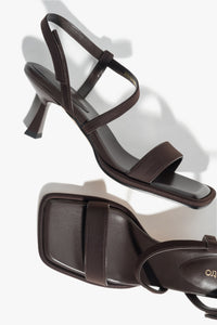Elegant dark brown Estro women's sandals, combining genuine leather and textiles.