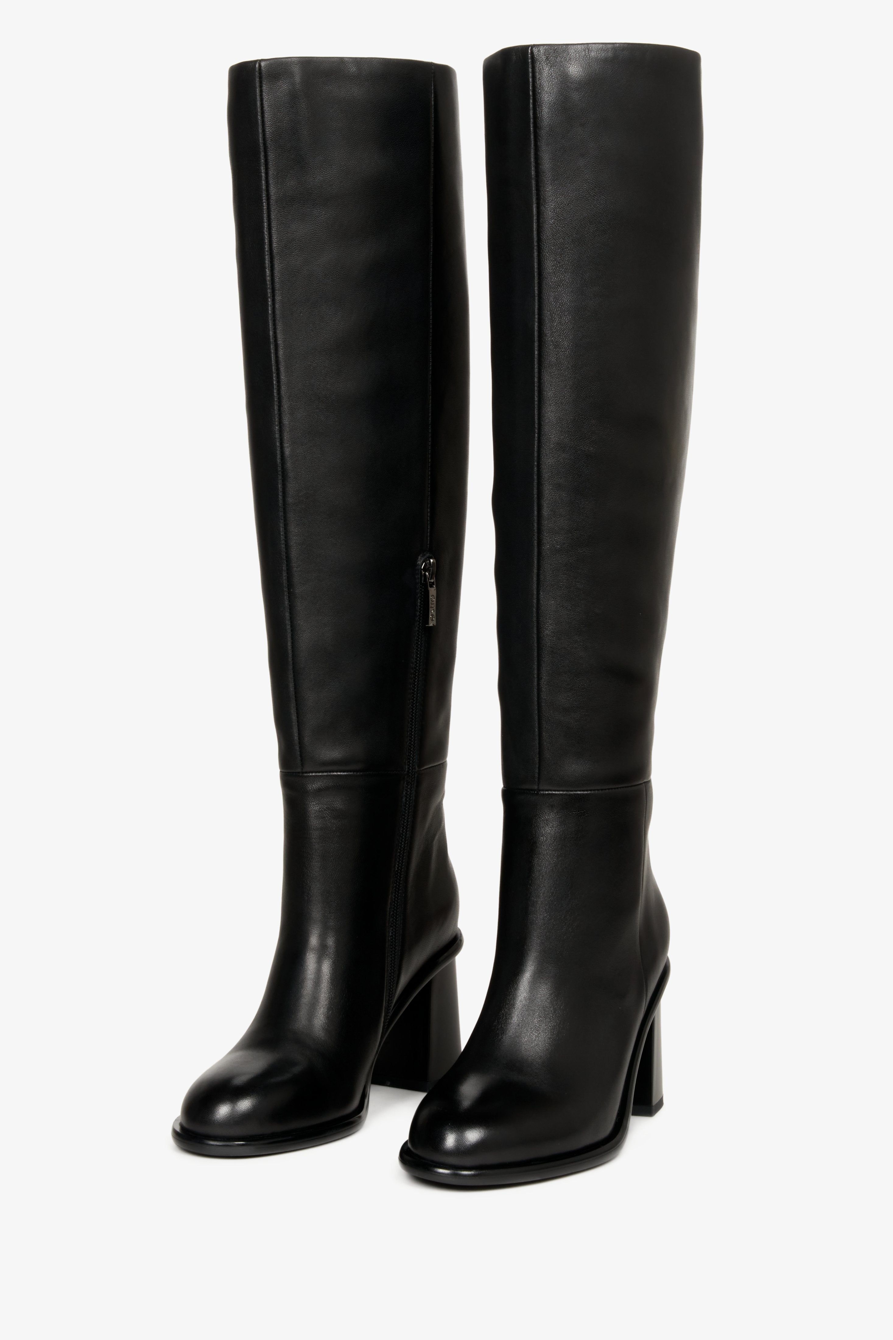 Black leather women's boots for spring and autumn by Estro - close-up of the front part of the boot.