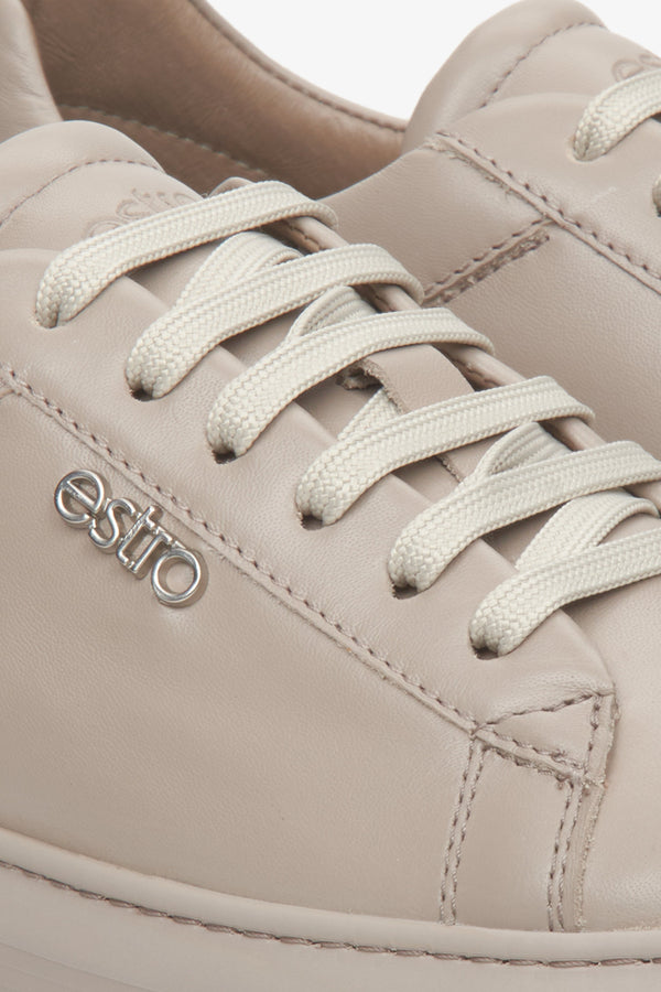 Women's beige leather sneakers by Estro with laces - close-up on the details.