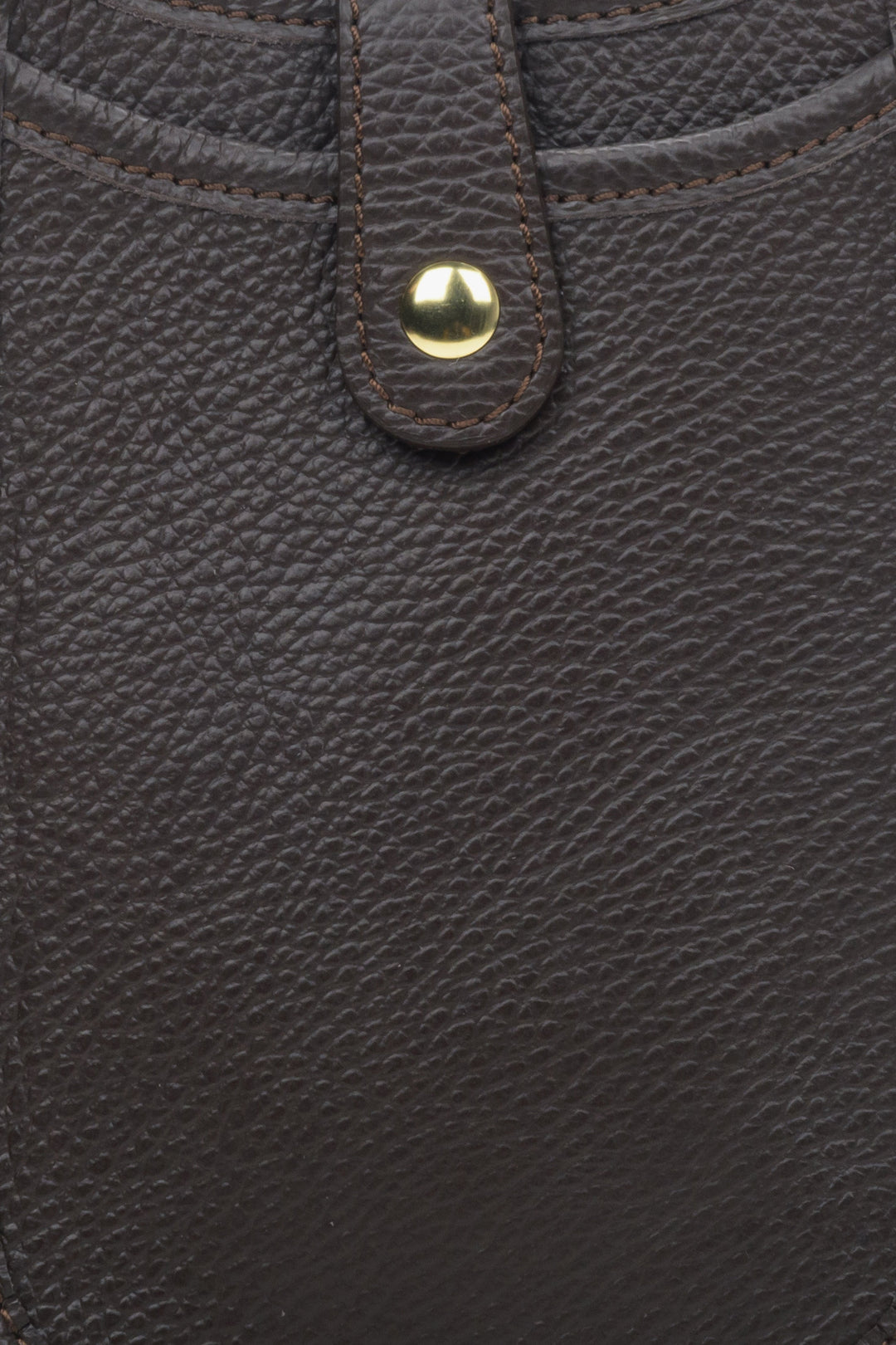 Estro dark brown small smartphone purse - close-up on the details.