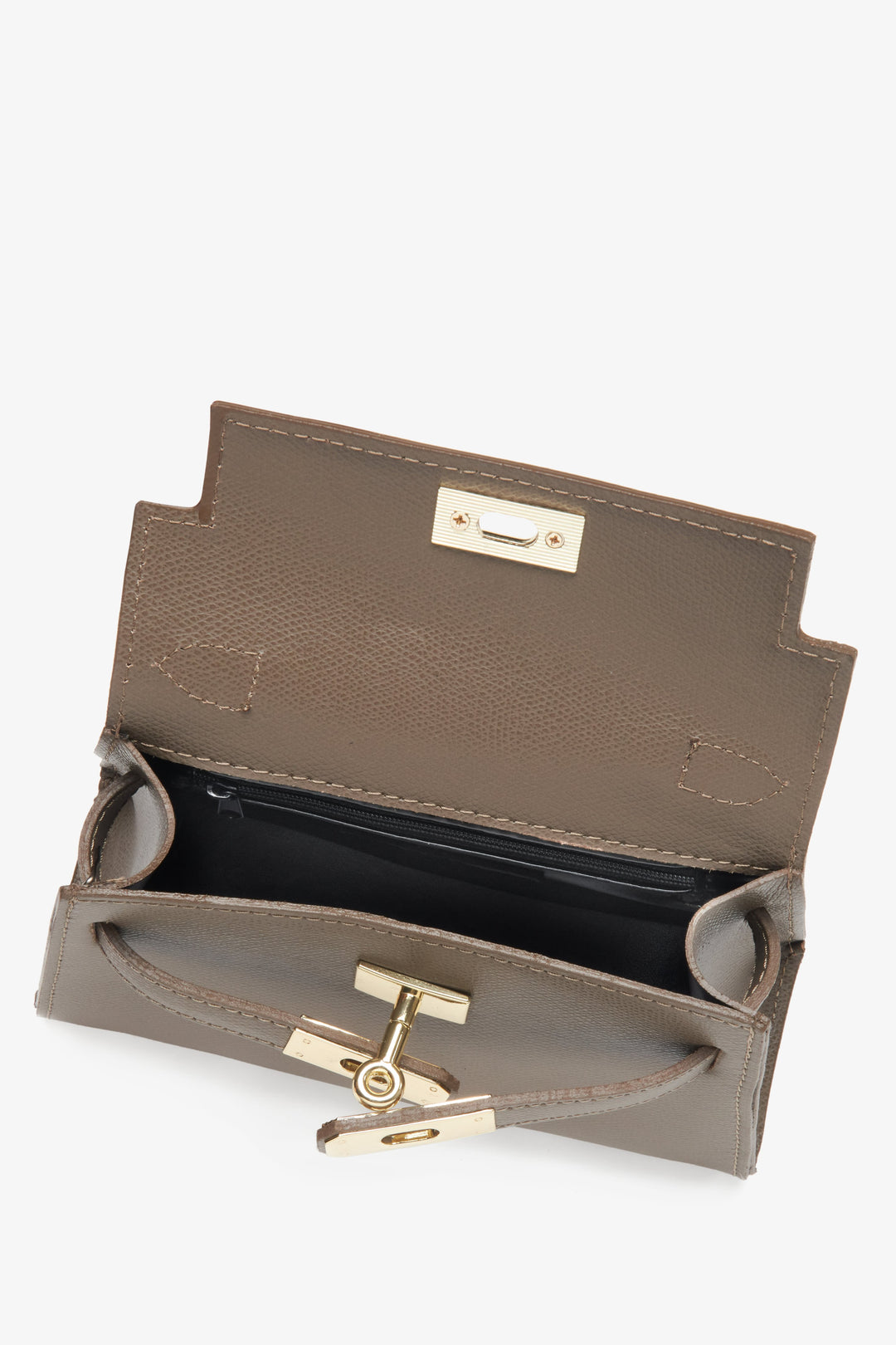 Women's structured bag Estro in brown - interior of the model.