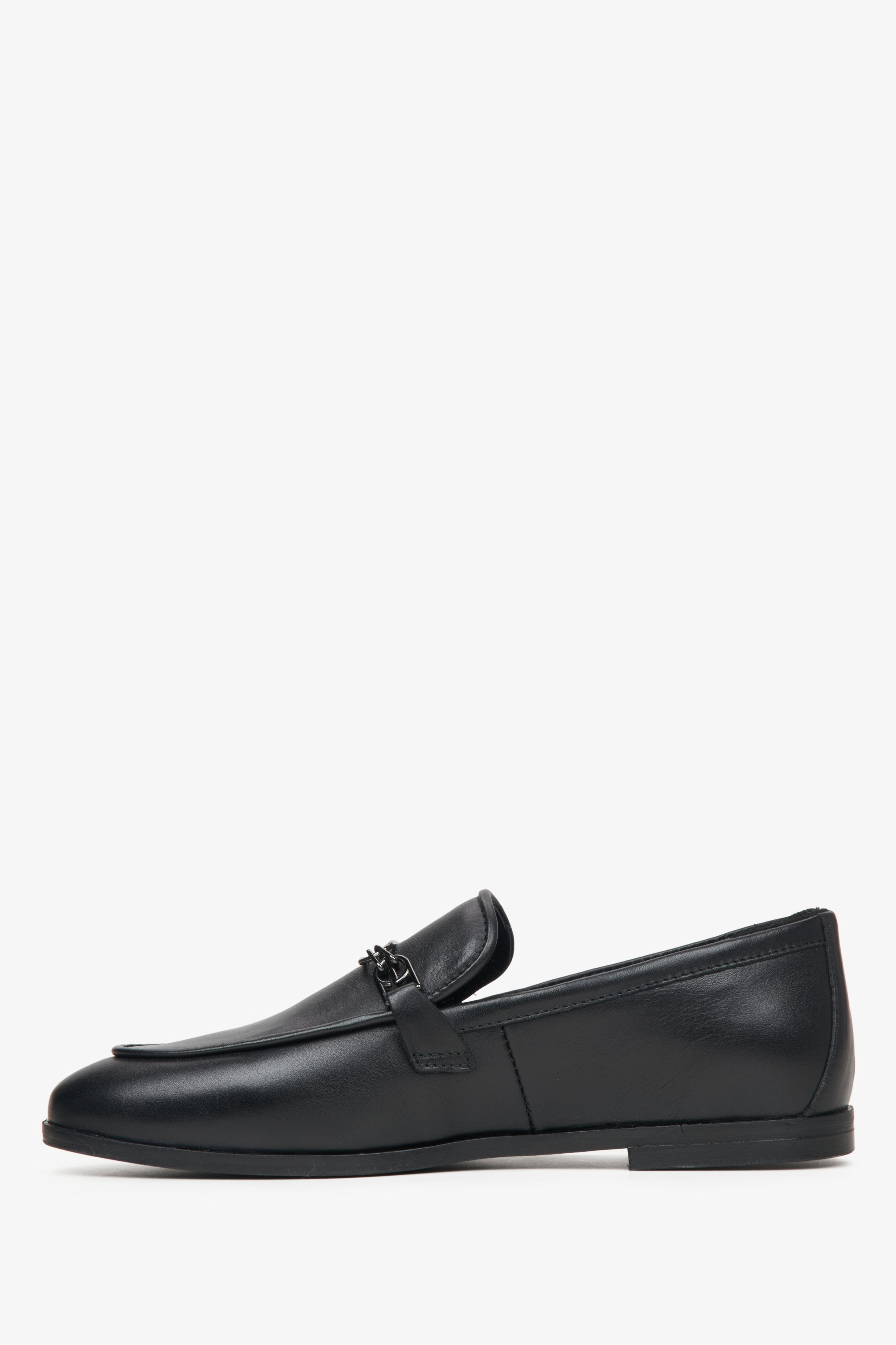 Estro women's black loafers with a chain - side profile of the shoe.