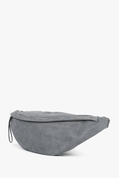 Estro – women's fanny pack made of grey natural velour.
