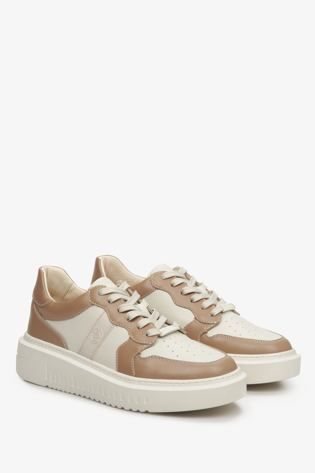 Comfortable women's beige and brown Estro sneakers made of genuine leather with laces.