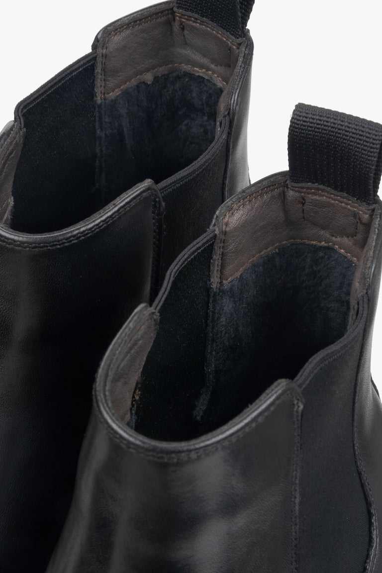 Classic men's black leather Chelsea boots by Estro – close-up of details.