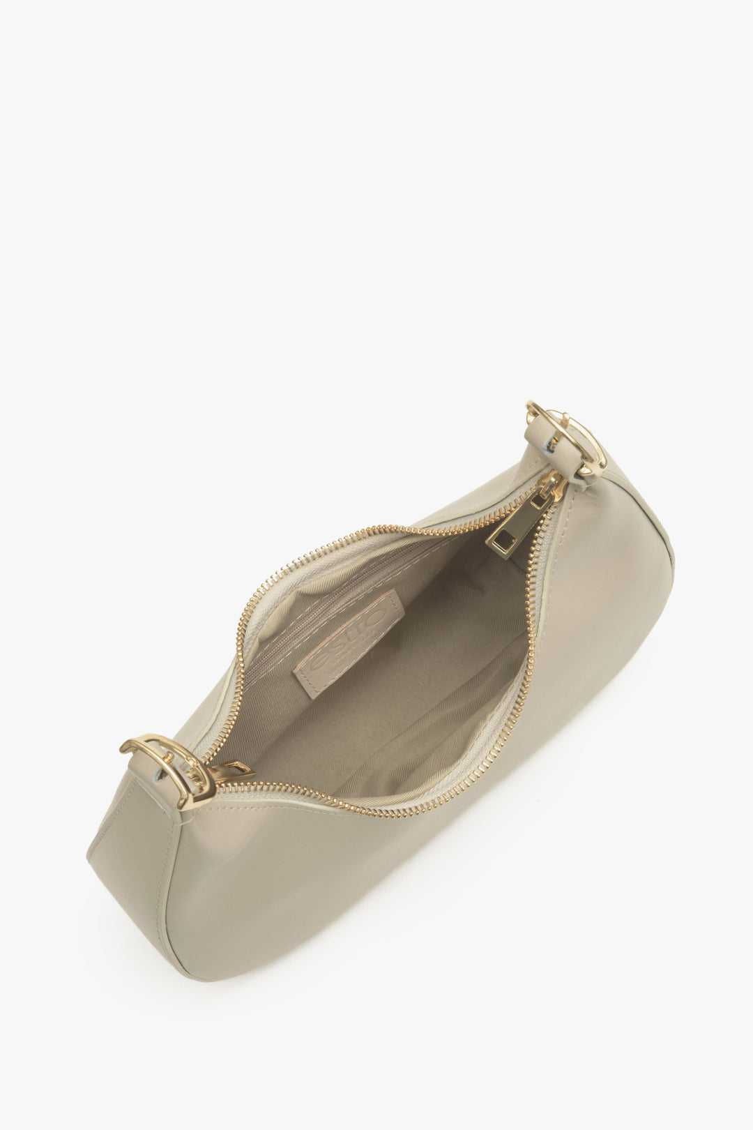 Women's beige Estro handbag - close-up on the interior.