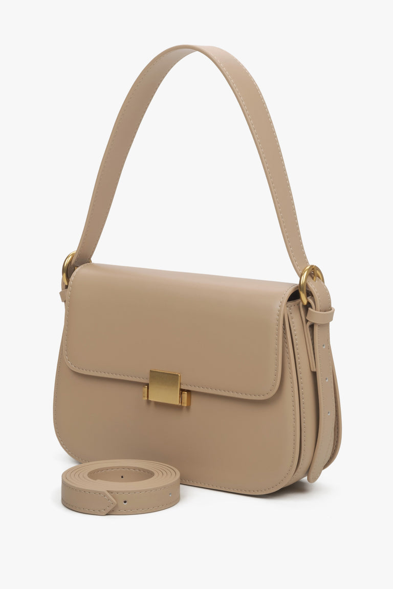 Women's leather beige shoulder bag by Estro.