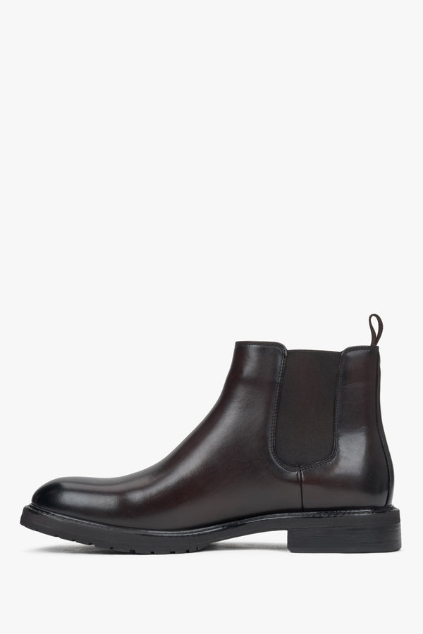 Estro men's dark brown Chelsea boots made of natural leather – side view of the shoe.