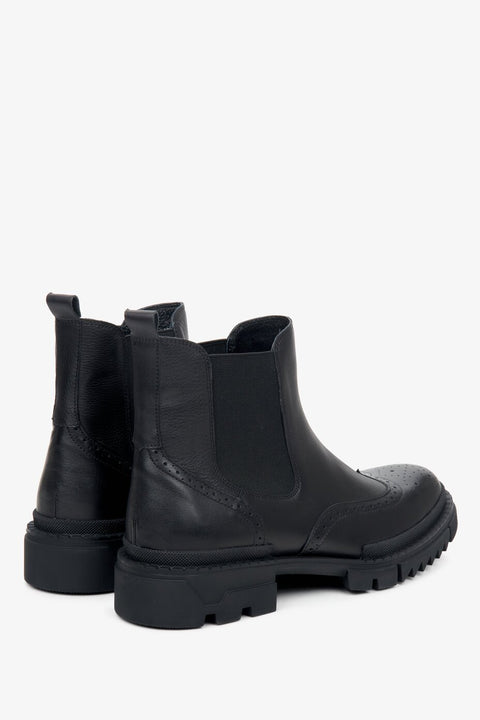 Men's black ankle boots for fall by Estro, made of natural leather - close-up on the side and rear of the boot.