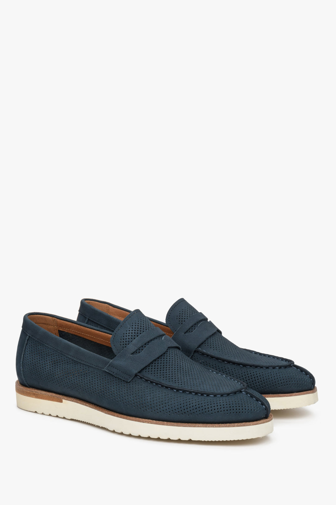 Estro navy blue nubuck men's loafers with perforation - presentation of the toe and side seam of the shoes.