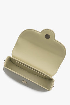 Estro women's beige bag with golden accents - interior of the model.
