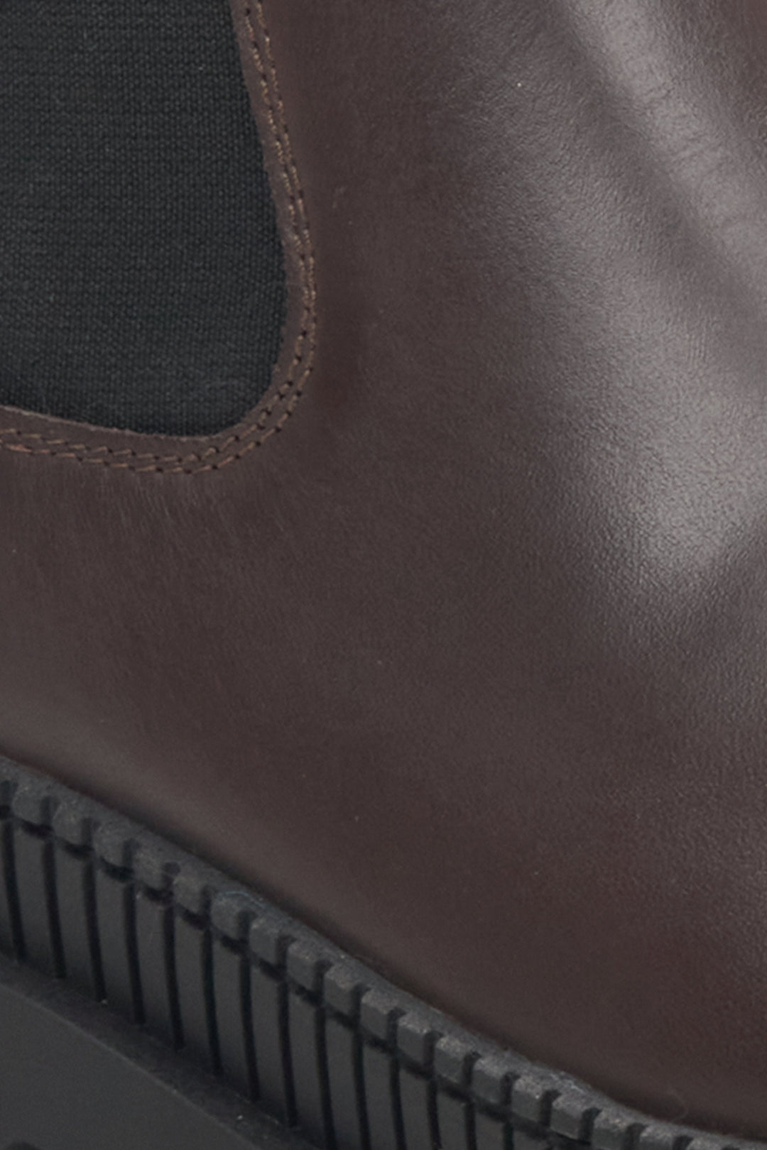 Brown-black Estro women's Chelsea boots made of genuine leather.