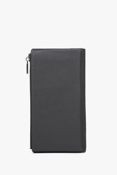 Capacious men's brown Estro  wallet made of genuine leather.