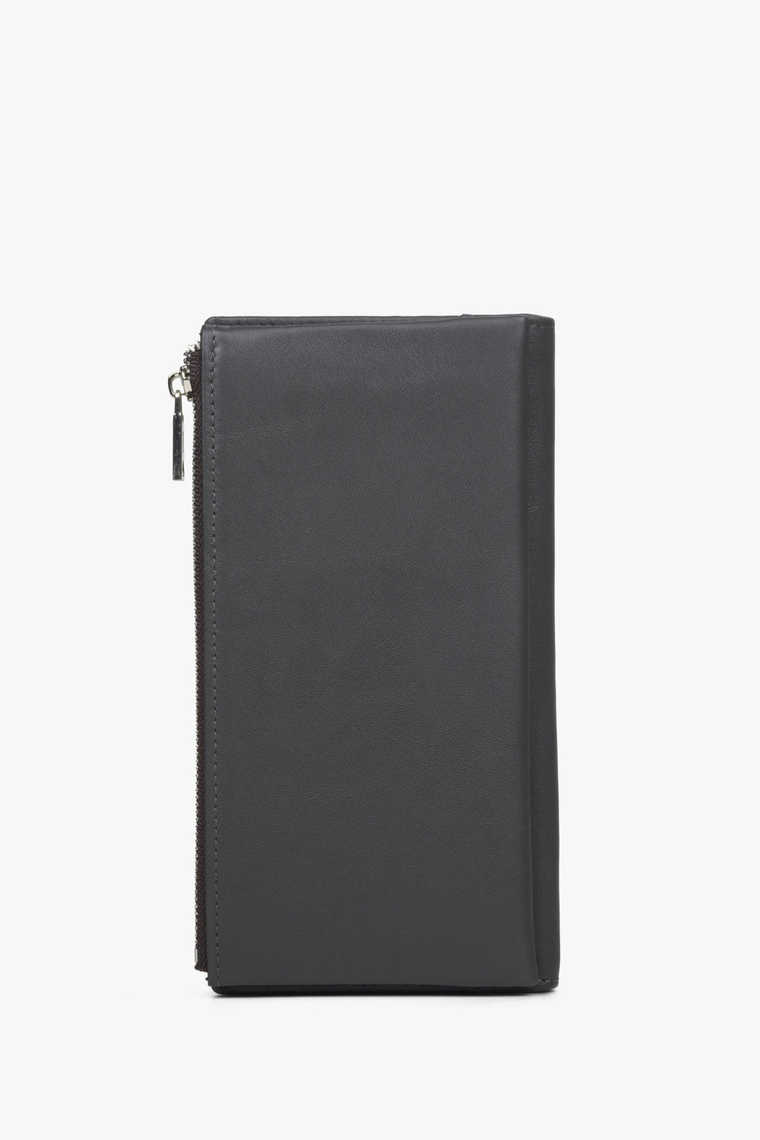 Capacious men's black Estro  wallet made of genuine leather.