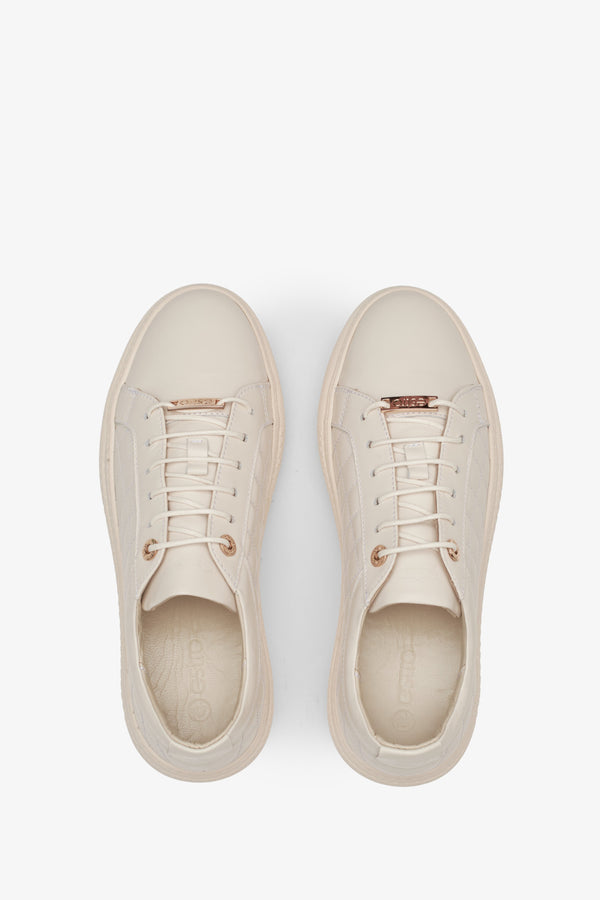 Estro beige women's sneakers for spring - top view presentation of the footwear.