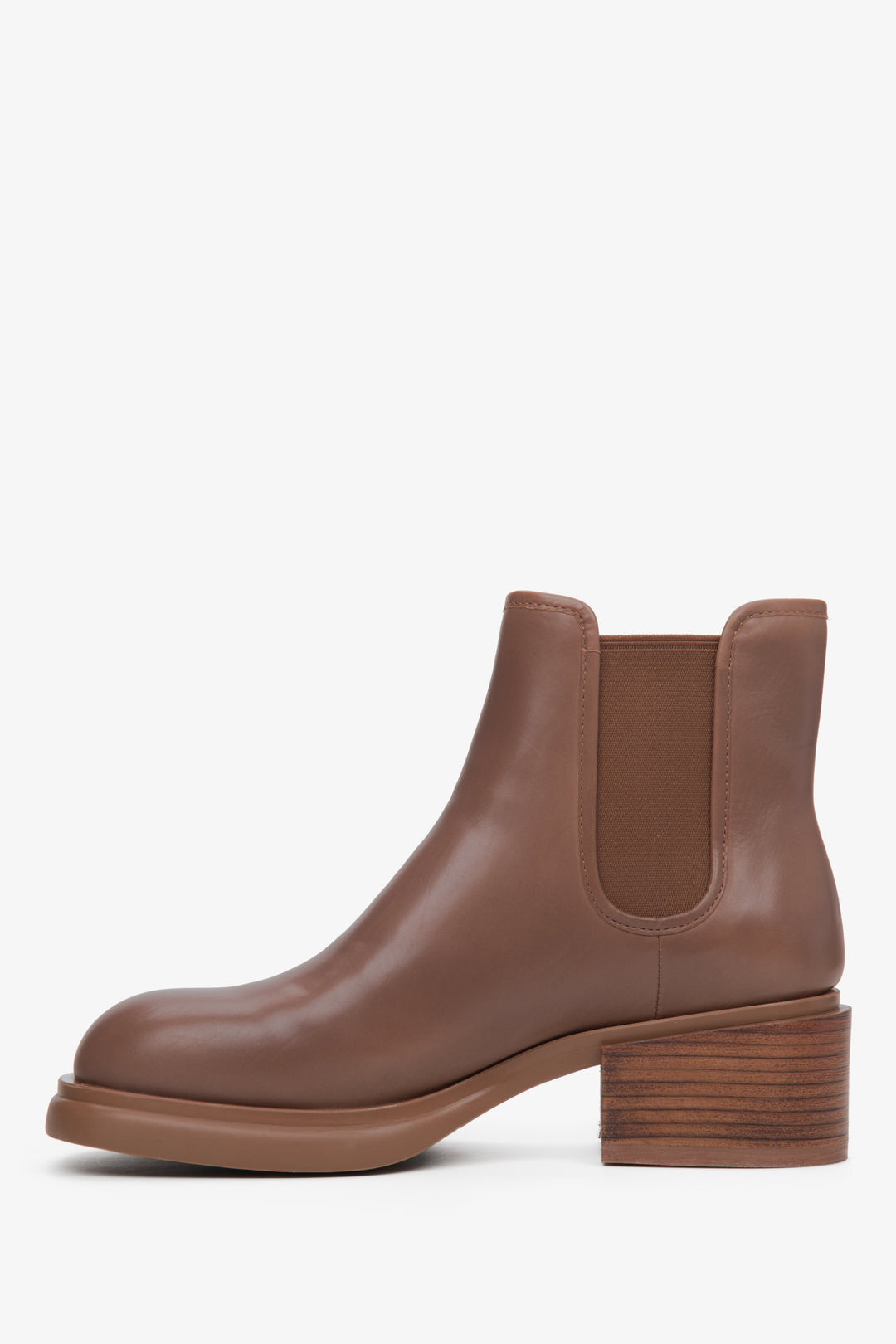 Women's brown ankle boots Estro - shoe profile.