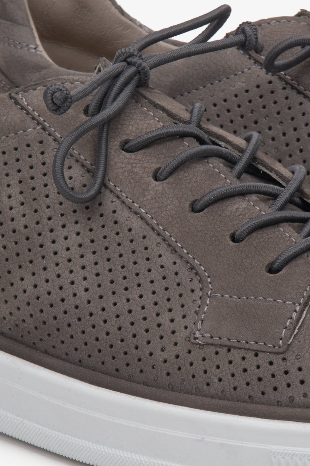 Estro men's sneakers in grey with perforations and lacing for summer - close-up on details.