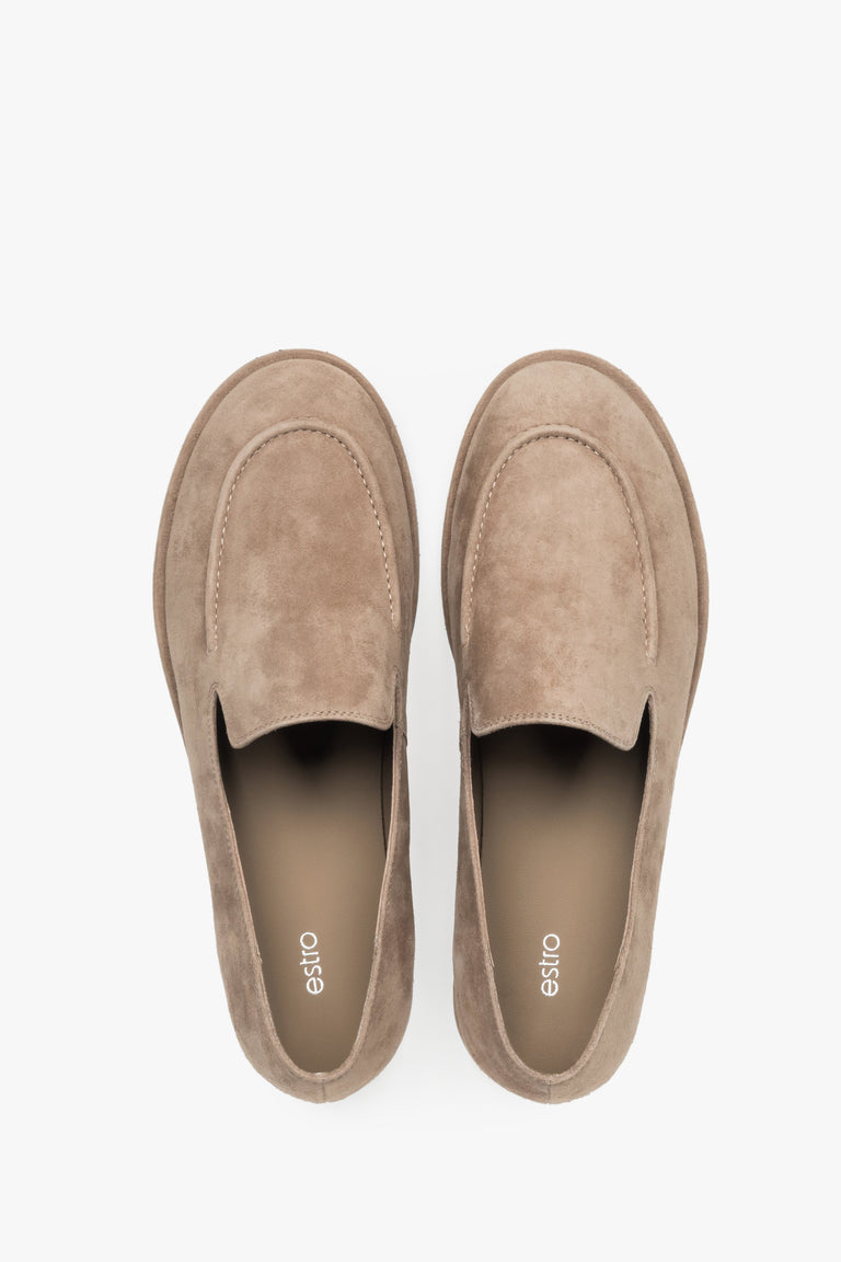 Women's Estro flat loafers in a classic beige, designed in genuine suede for everyday comfort.