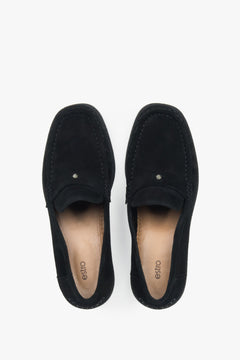 Estro ER00118014: women's black loafers featuring a premium Italian velour upper.
