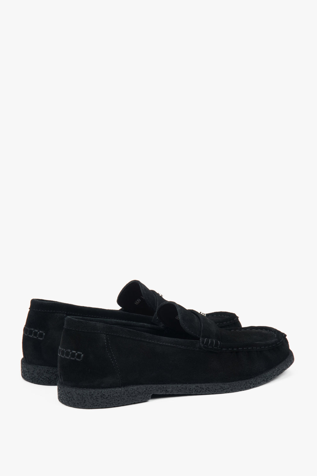 Side profile of the women's black Estro loafer, highlighting the soft texture of the premium Italian velour.