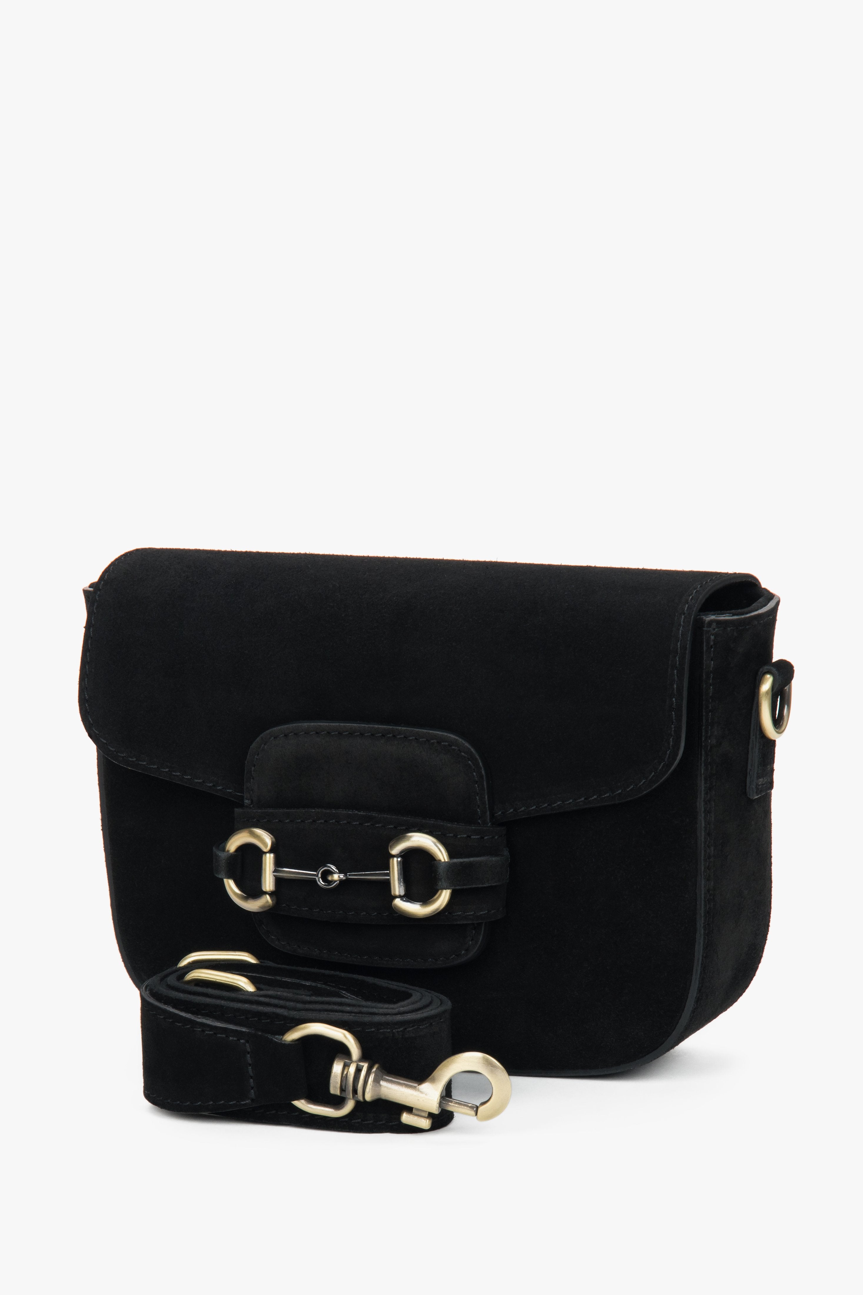 A premium Italian velour shoulder bag for women in a classic black color by Estro.