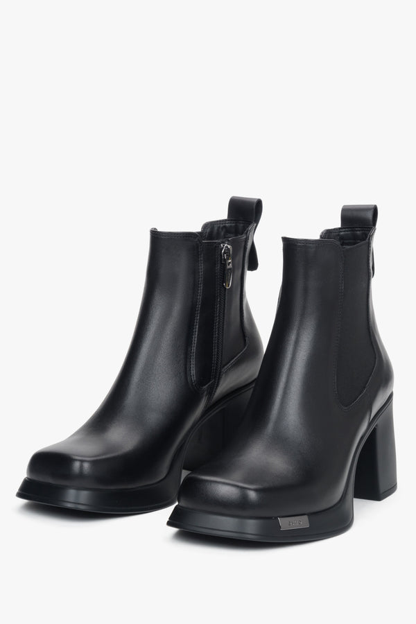 A pair of women's black ankle boots by Estro (ER00118210), crafted from genuine leather with a block heel.