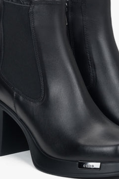 Women's Estro ankle boots (model ER00118210) in black leather, designed with a classic block heel.