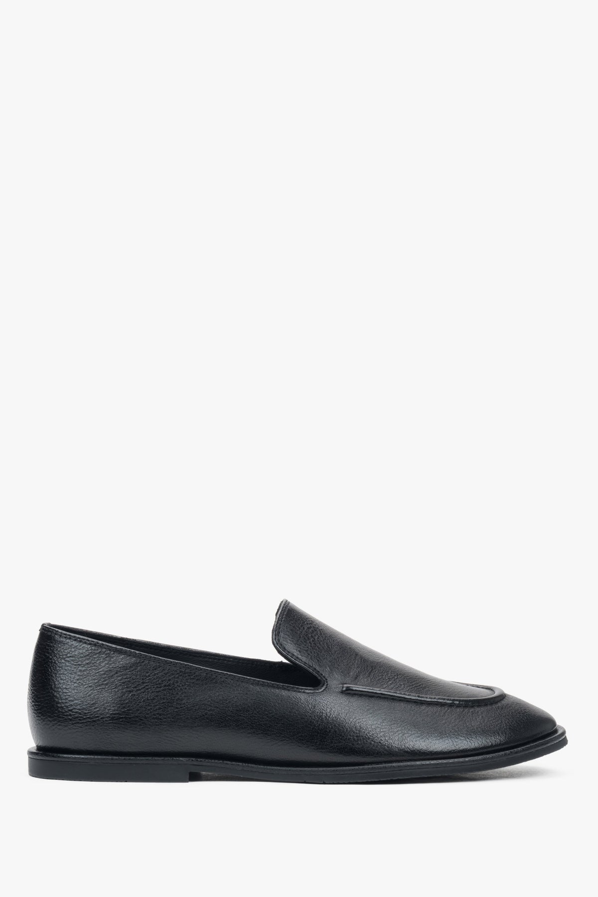 Women's black flat loafers in genuine leather by Estro.