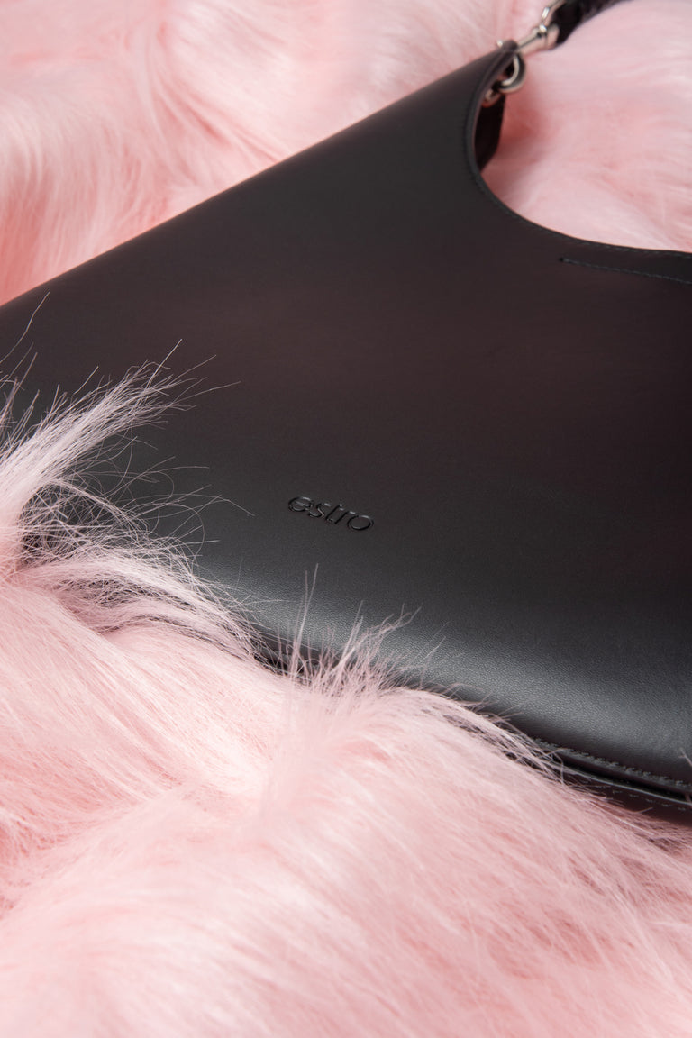 A spacious shopper bag for women by Estro, made from classic black genuine leather.