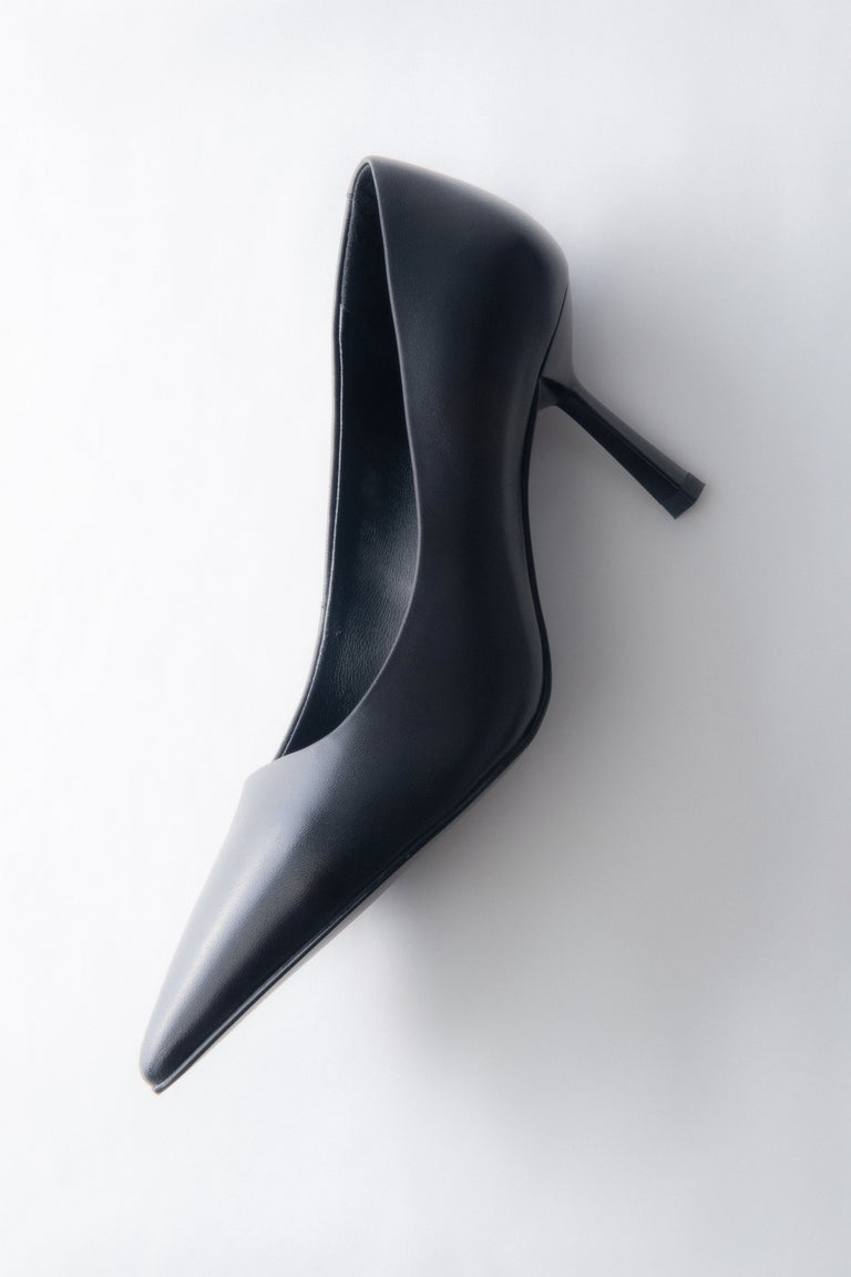 Women's Black Pointed-Toe Pumps made of Genuine Leather Estro ER00117995.