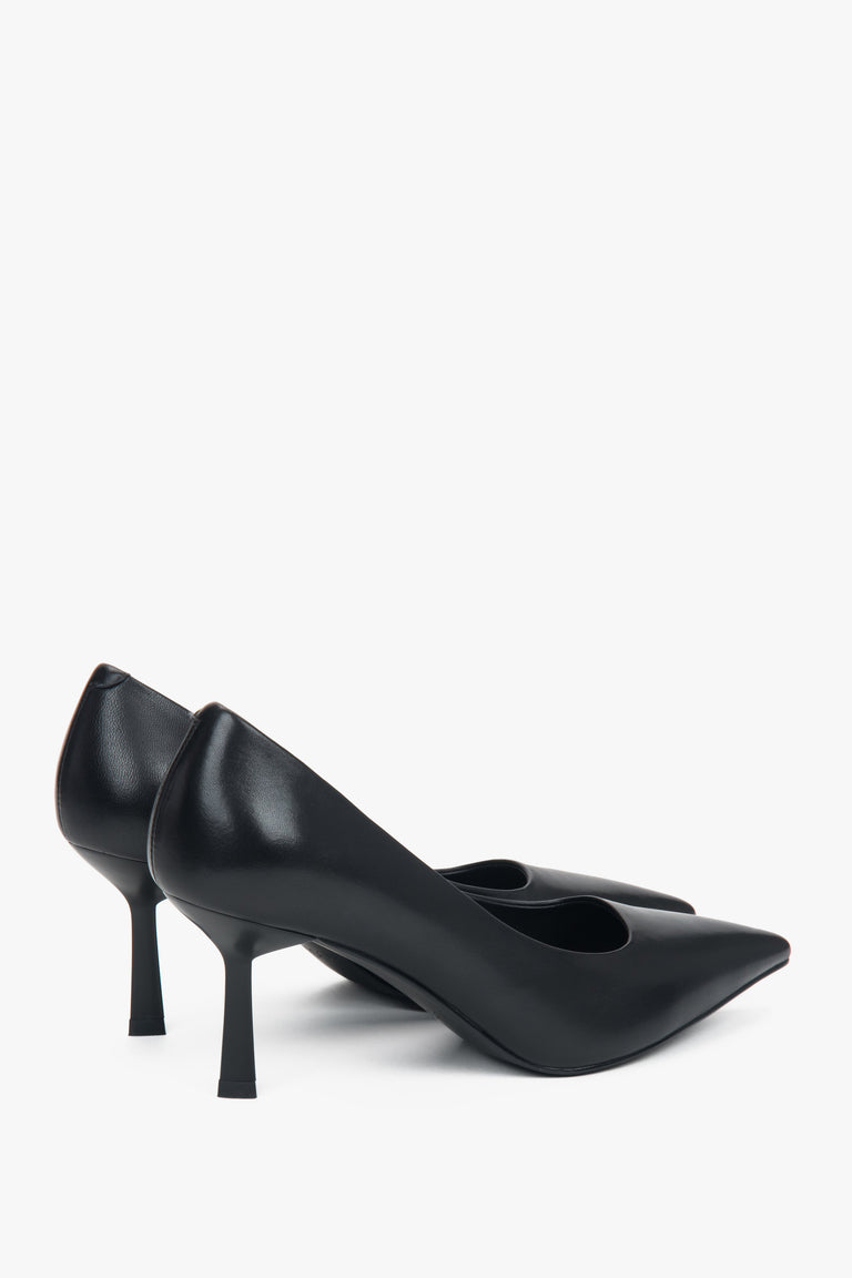 Estro: women's black pointed-toe pumps featuring a genuine leather upper.