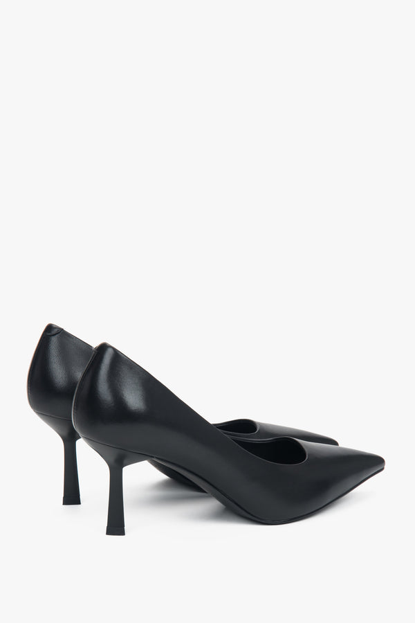 Estro: women's black pointed-toe pumps featuring a genuine leather upper.